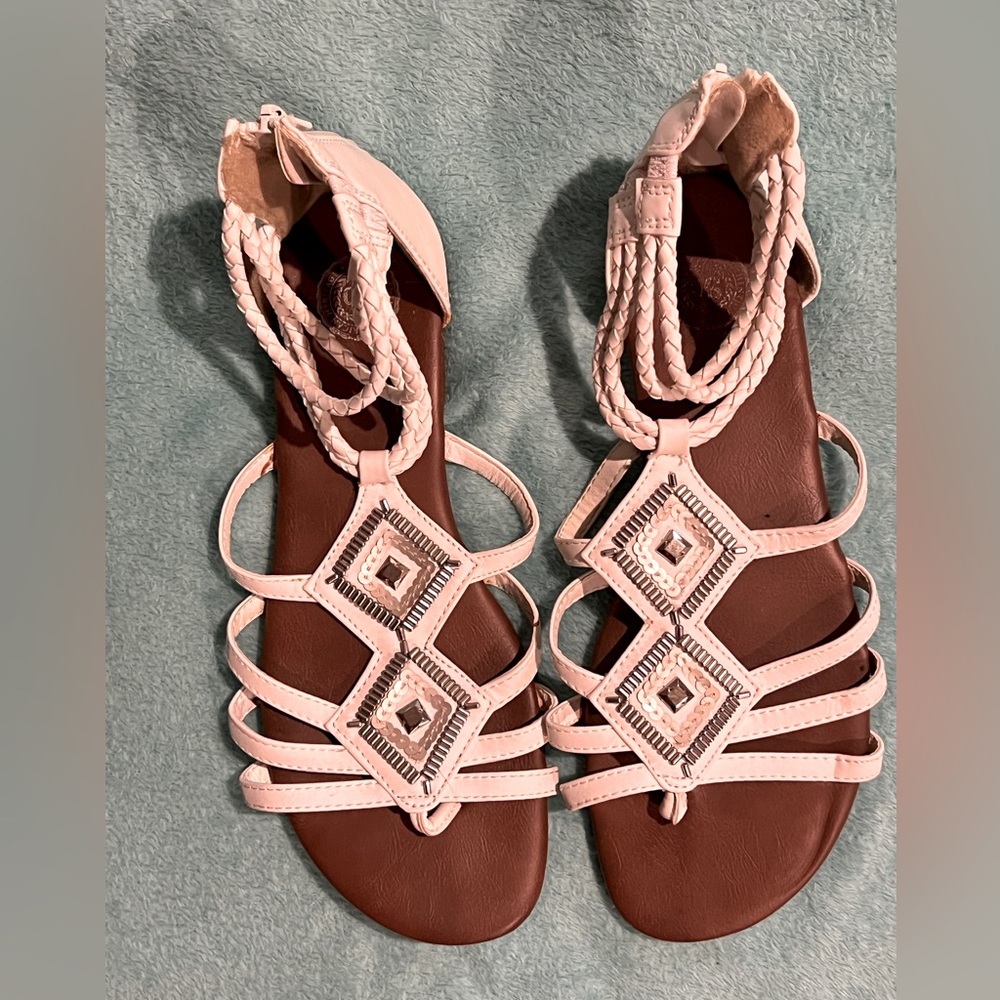 Sonoma White Flat Sandals with Ankle Strap and Diamond Shaped Accent. Size 10M - Picture 2 of 7